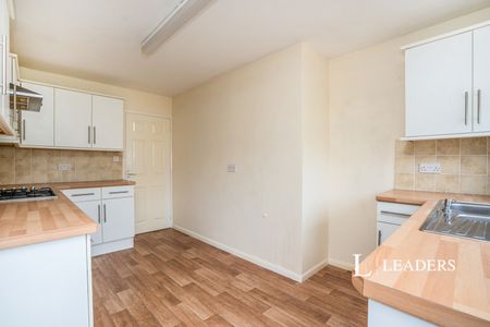 2 bedroom bungalow to rent Beaufort Road, Hampshire, Havant, PO9 - Photo 5