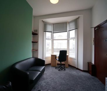 Flat, 48 Holyhead Road - Photo 3