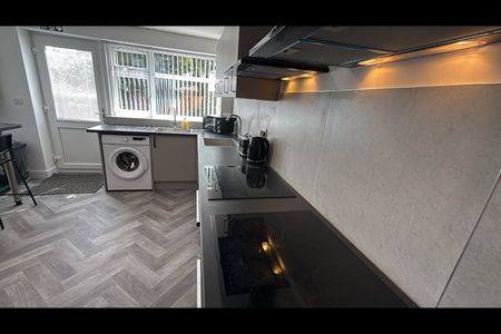 Room in a Shared House, Silver Street, B14 - Photo 2