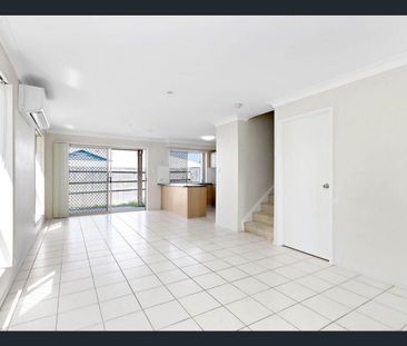 AVAILABLE NOW 3 BEDROOM TOWNHOUSES IN A QUIET COMPLEX - Photo 6