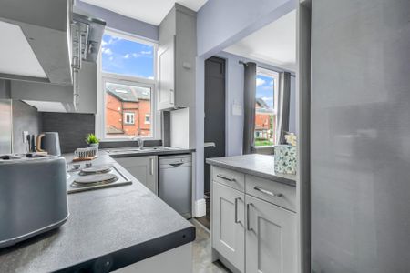 8 HESSLE WALK Leeds - LS6 1EJ - Photo 5