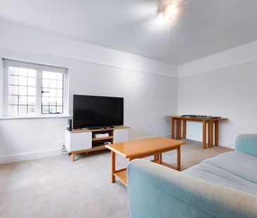 Buckingham House, Monks Drive, London W3 - Photo 1