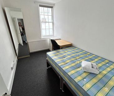 6 bedroom flat to rent - Photo 2