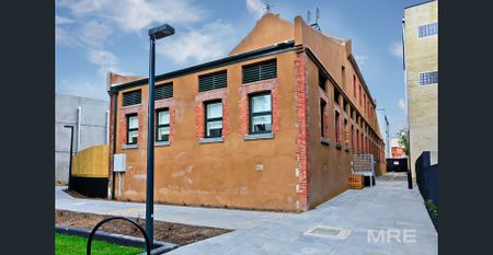 Funky split-level and modern stables conversion - Photo 5