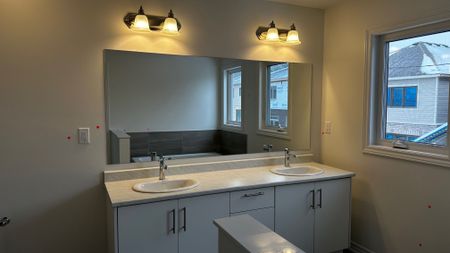 For Lease - 7 Phoenix Boulevard, Barrie, Ontario - Photo 2