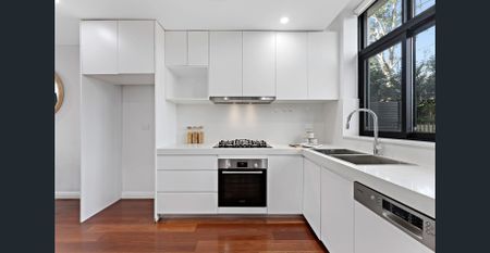 SPACIOUS MODERN HOME AT THE PREMIUM LOCATION - Photo 2