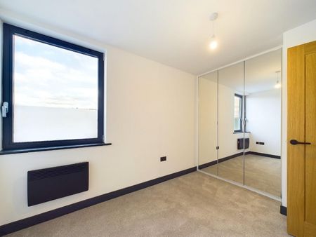 2 bedroom Flat To Let - Photo 3