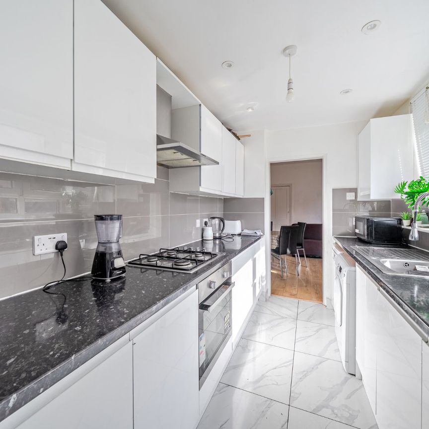 Portland Road, Kingston Upon Thames, KT1 - Photo 1