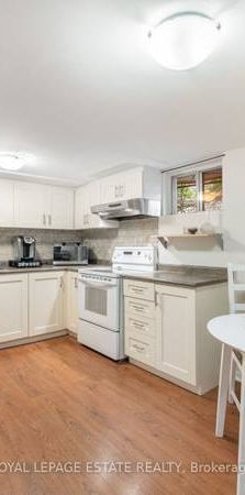 Studio Apartment in Prime Toronto Beaches Neighbourhood - Photo 1