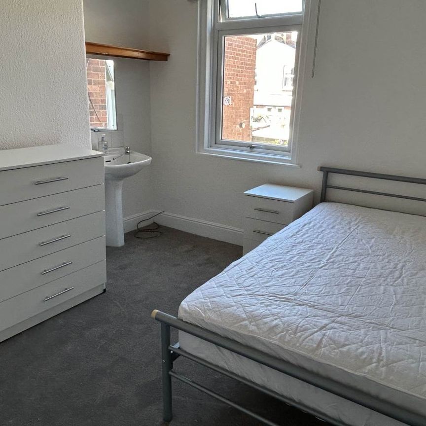 1 bed house / flat share to rent in Pinhoe Road, Exeter, EX4 - Photo 1