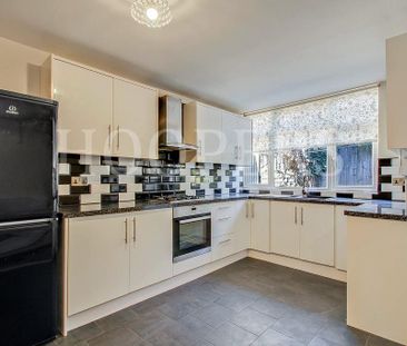 3 bedroom semi-detached bungalow to rent - Photo 5