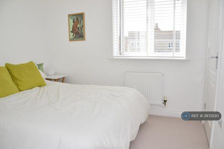 3 bedroom end of terrace house to rent - Photo 4