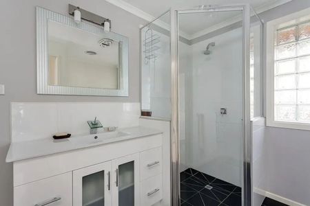 Stylish Two-Bedroom Unit in a Prime Location! - Photo 5