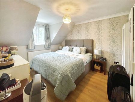 Vicarage Road, Egham, Surrey, TW20 9JW - Photo 5