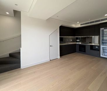 Near New 2B2B2CP Townhouse Available For Rent! - Photo 3