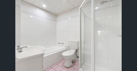 Light Filled 2 Bedroom Unit - Photo 5