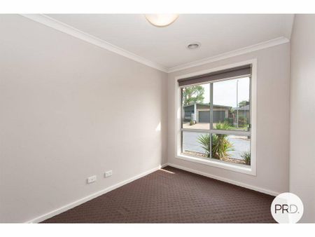 FAMILY HOME IN QUIET COURT! - Photo 3