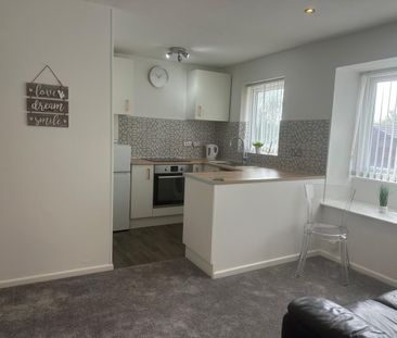 1 Bed Flat, Worcester Avenue, LS10 - Photo 3