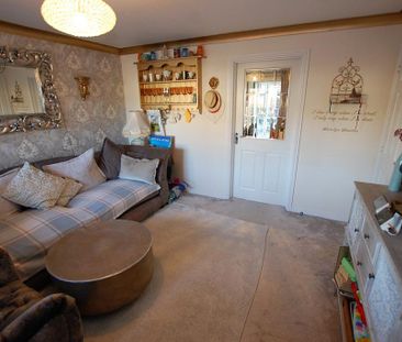 3 bedroom semi-detached house to rent - Photo 3