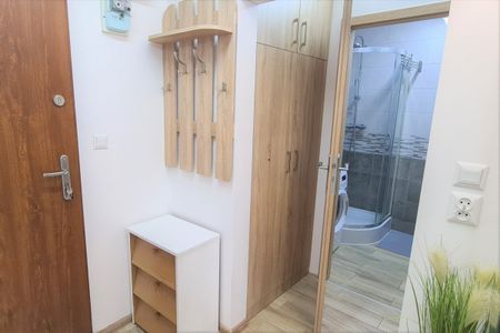 Funkcjonalne mieszkanie blisko stacji metra - Photo 2