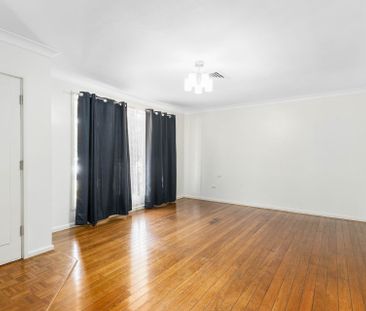 FRESHLY PAINTED 4 BEDROOM HOME IN IDEAL LOCATION - Photo 2