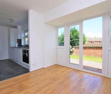 3 bedroom end of terrace house to rent - Photo 2