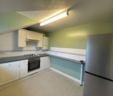 2 Bed Flat, Dover Close, NW2 - Photo 4