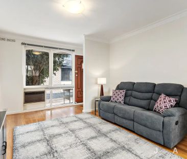 “Private Villa Retreat in Prime West Footscray Pocket” - Photo 1