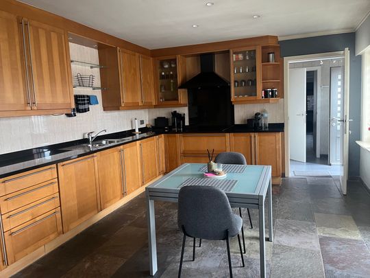 Mooie alleenstaande gezinswoning met 3 slaapkamers en terras - Photo 1