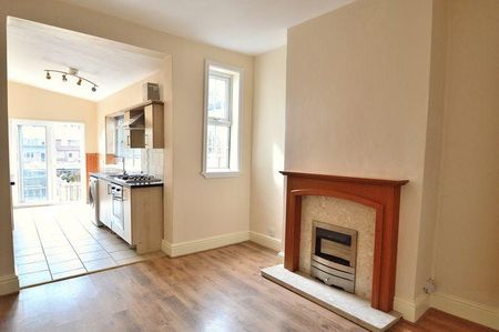 3 bedroom terraced house to rent - Photo 3