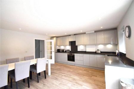 1 bedroom in a house share to rent - Photo 2