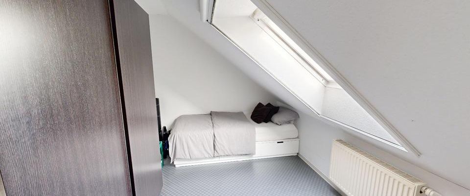 Helle 4-Zimmer Dachgeschosswohnung in ruhiger Lage mit Balkon - Foto 1