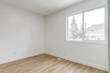- 2 Bedroom at Hartford County Townhomes - Photo 3