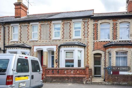 1 bedroom in a house share to rent - Photo 2