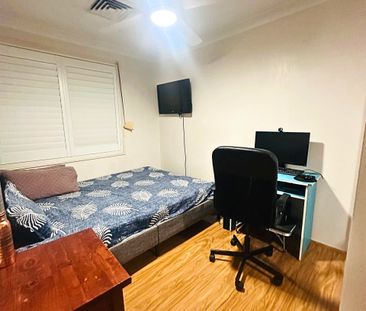 Spacious & Energy-Efficient 3-Bedroom Home near Penrith CBD - Photo 4