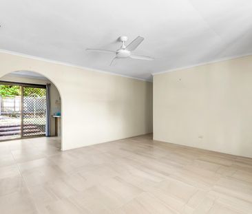 Sparkling Blue Swimming Pool - Located Near Everything! - Photo 4