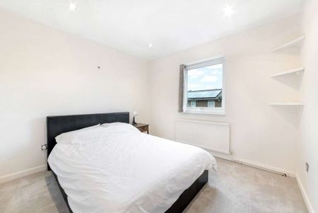 Spacious and well laid out 3 bedroom house to rent in Wapping. - Photo 3