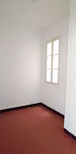 Appartement 2 pièces 35m2 MARSEILLE 15EME 495 euros - Photo 1