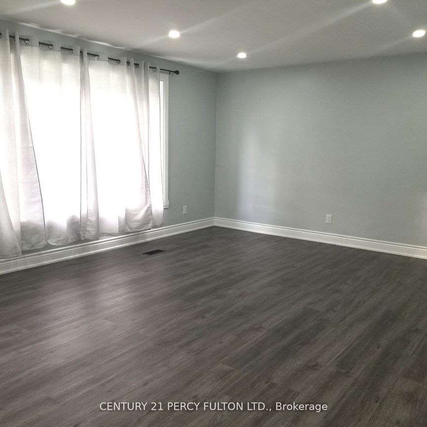 For Lease - 1033 Centre Street, Whitby, Ontario - Photo 1