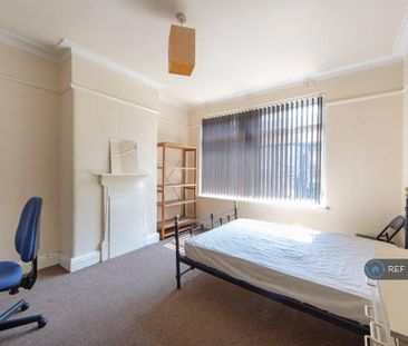 4 bedroom terraced house to rent - Photo 6