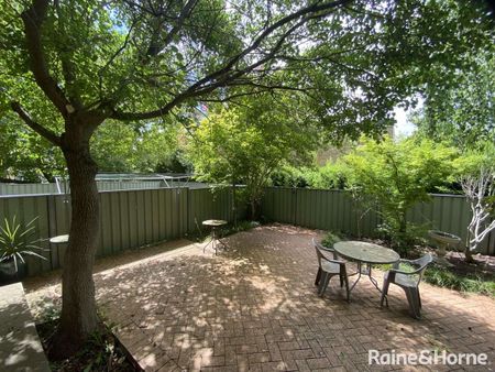 Fully furnished, 2 bedroom unit - Photo 4