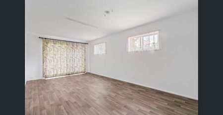 Impressive 5-Bedroom Family Home with Multiple Living Zones in a Prime Marsden Location - Photo 5