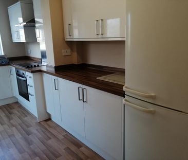 3 bedroom semi-detached house to rent - Photo 4