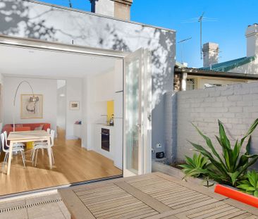 Gorgeous Newtown Terrace Home - Photo 2