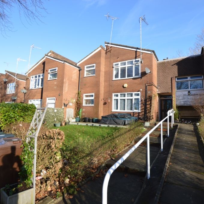 2 Bedroom FIrst Floor Flat - Photo 1