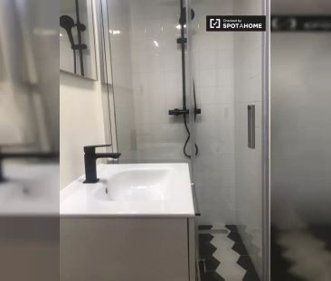 Room in a shared 5-bedroom apartment for rent in Embajadores - Foto 2