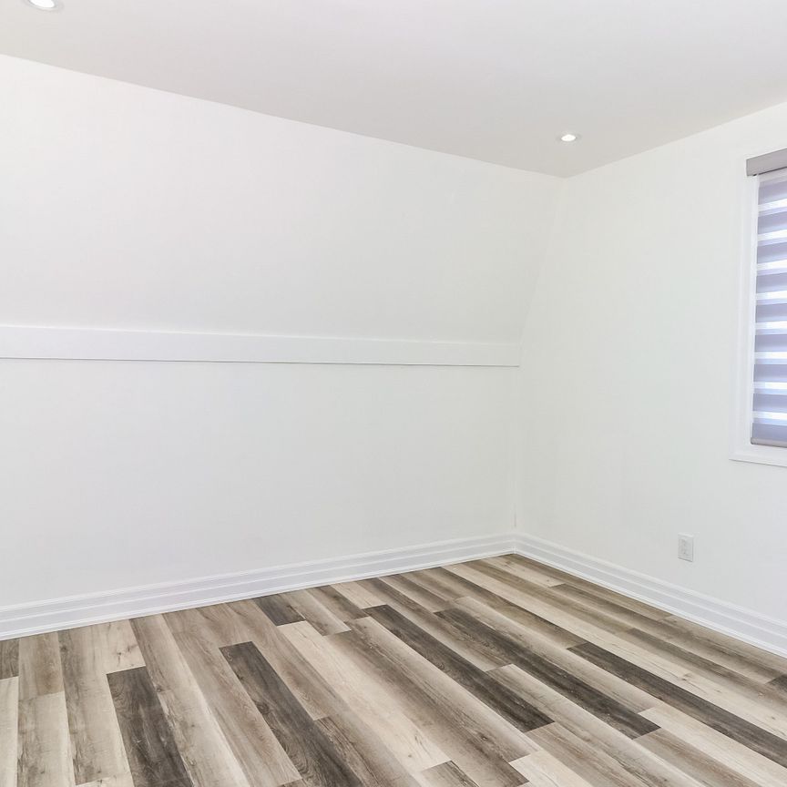 For Lease - 35 Toronto Street, Barrie, Ontario - Photo 1