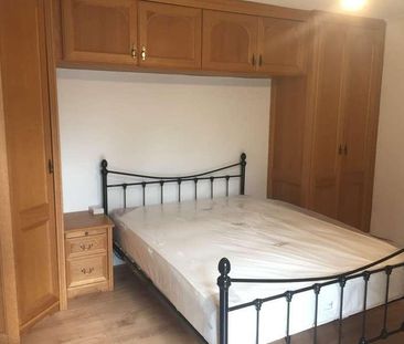 Charming Bedroom Apartment, LN1 - Photo 4