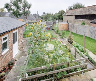 2 bedroom terraced house to rent - Photo 4