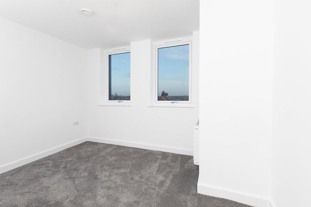 Broadway, Peterboough - Photo 1